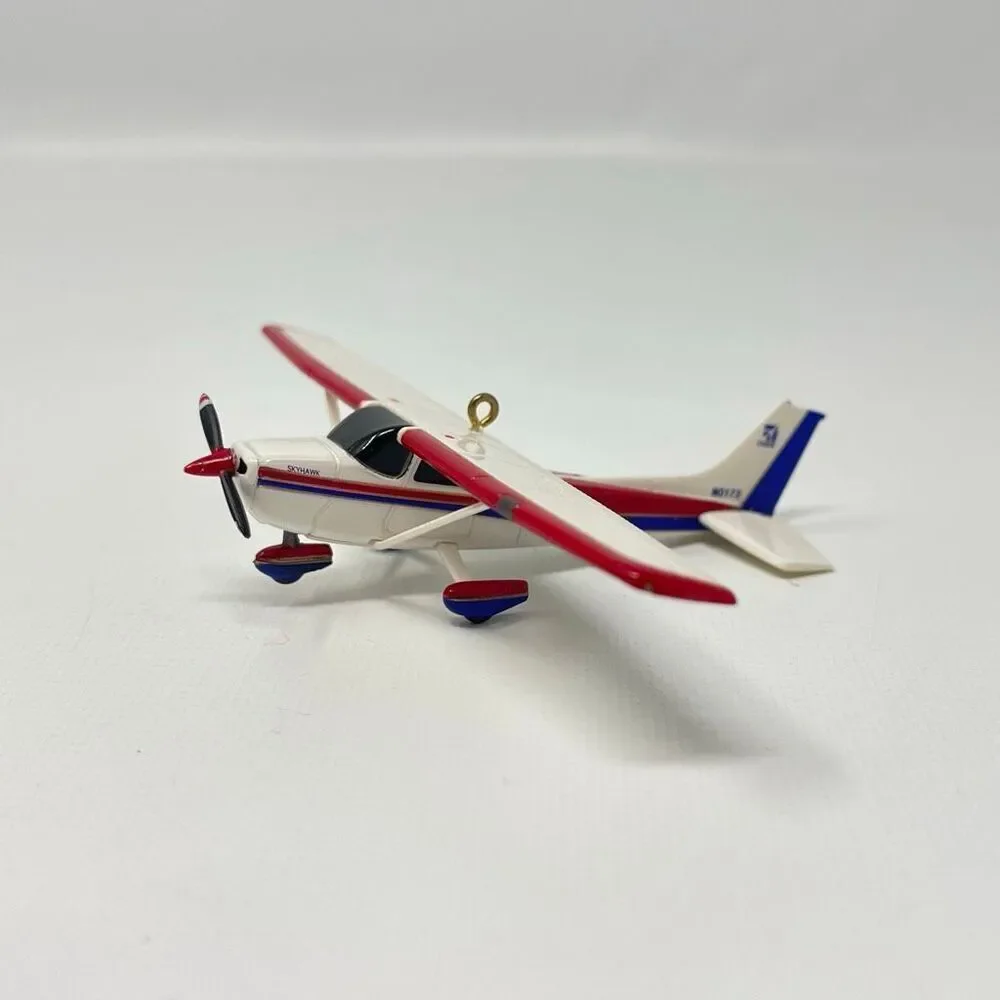 Hallmark Christmas Ornament Cessna 172 Skyhawk Sky's the Limit #16 2012 Plane